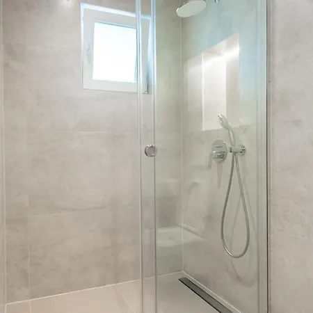 L A Ilidza By Ben&co Apartamento *